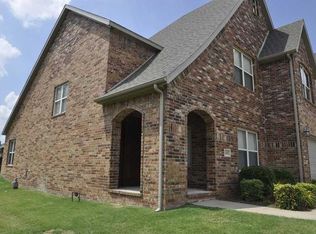4105 N Meadow View Dr, Fayetteville, AR 72703