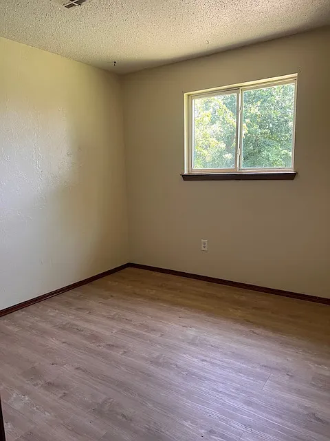 3 bed, 1275 sqft, $1,300 — Photo 3
