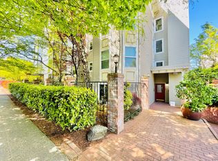 521 Summit Ave E APT 302, Seattle, WA 98102