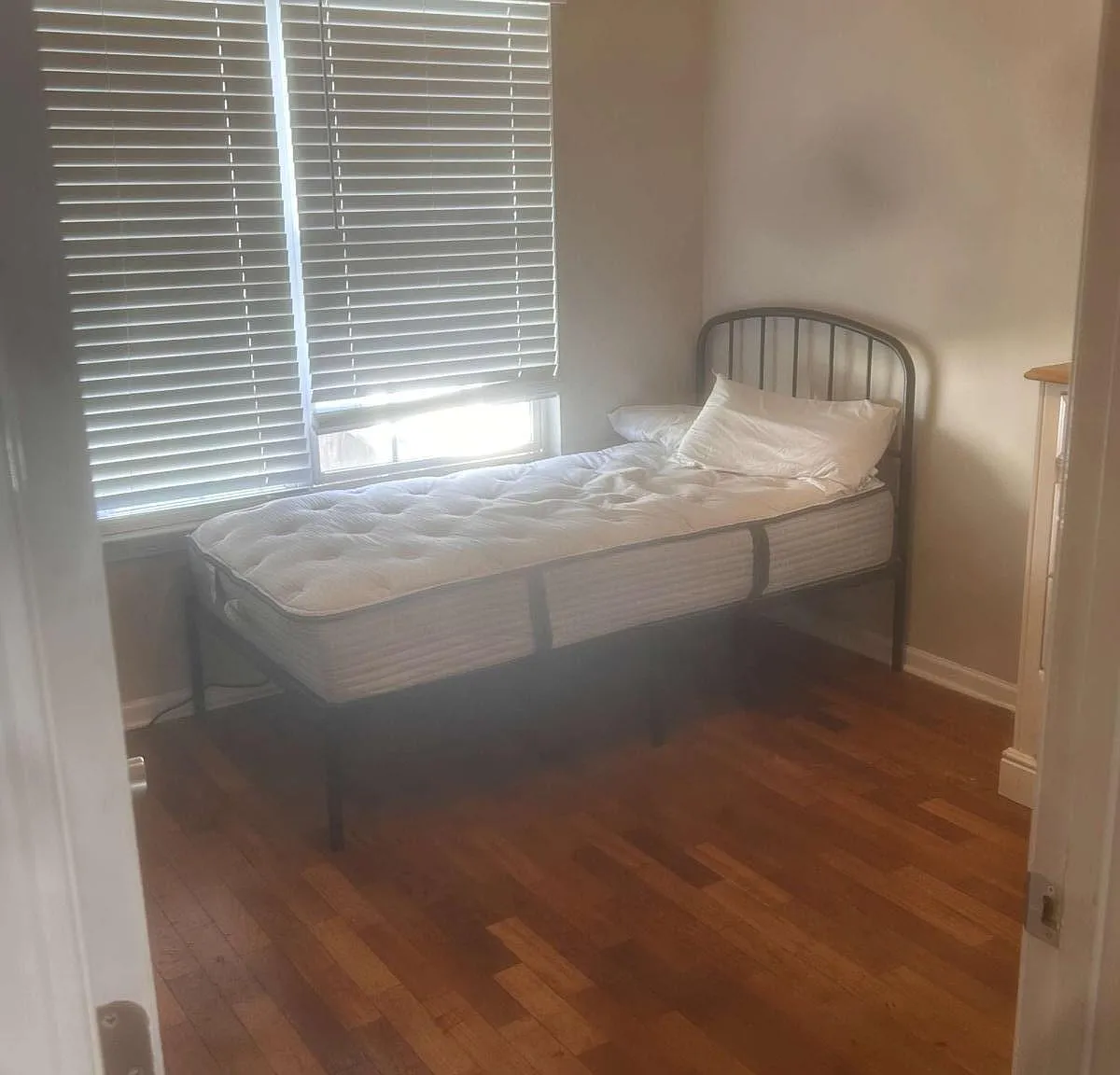 1 bed, 1.5 bath, 1299 sqft, $650 — Photo 3