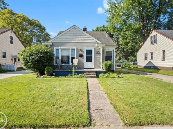 43 Canfield Dr, Mount Clemens, MI 48043