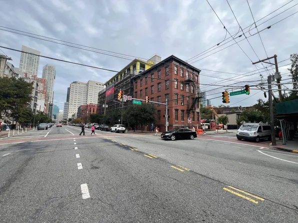 143 Christopher Columbus Drive image 12 of 15