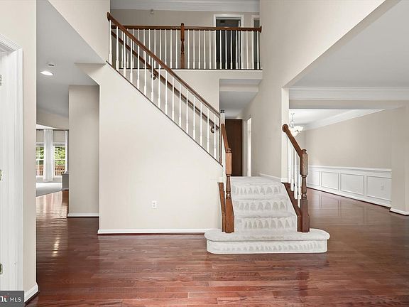 3rd image of 128 Bay Club Pkwy