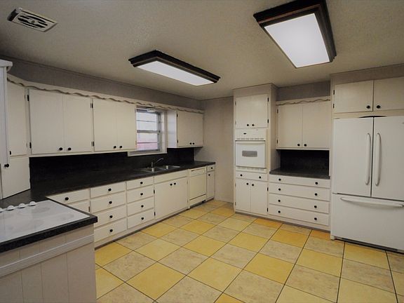 3rd image of 133 Texas Dr