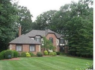 9950 Gatewood Dr, Brecksville, OH 44141