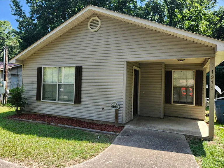 1911 Watts Rd — Photo 2