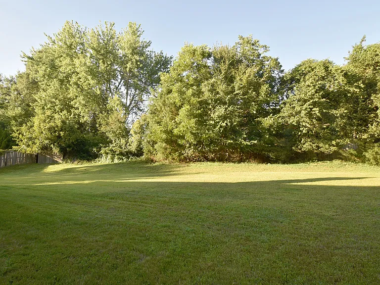 8219 Brynmar Dr — Photo 3