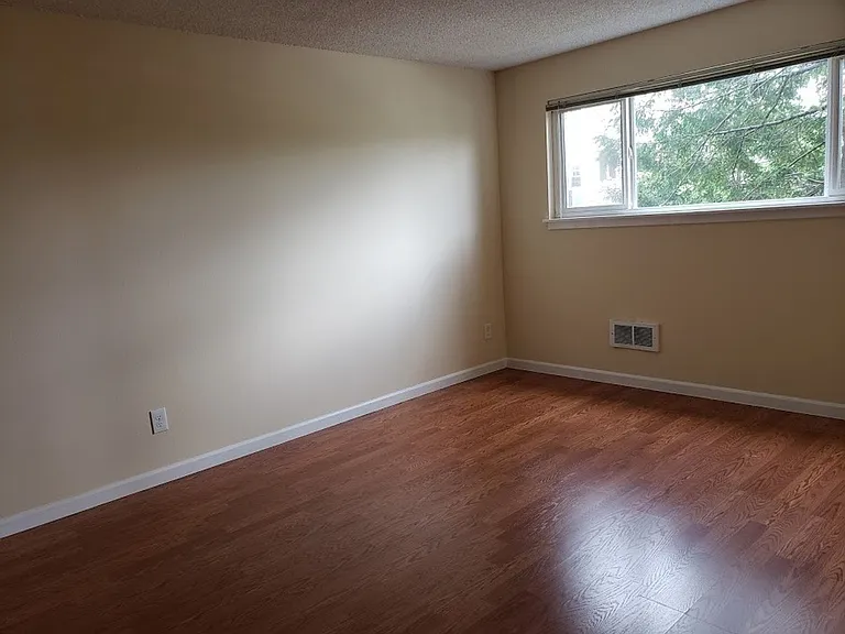 1001 Taylor Ave N — Photo 19
