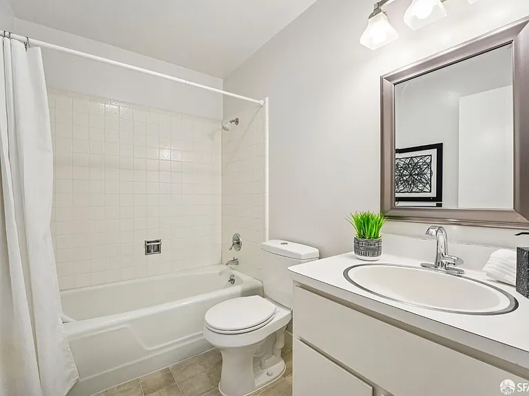 930 Pine St #315 — Photo 12