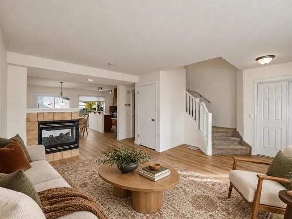 455 S Prestwick Cir SE, Calgary, AB T2Z 4P6