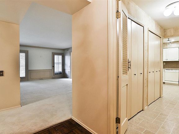 5th image of 550 Coeur De Royale Dr APT 303