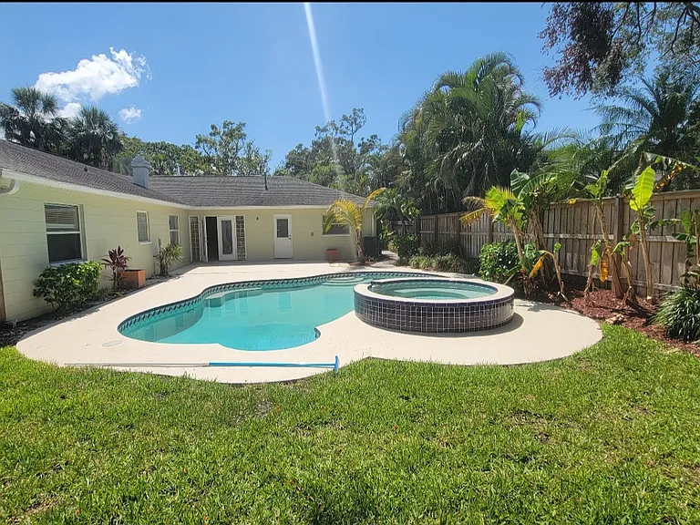 1506 S Trask St — Photo 32