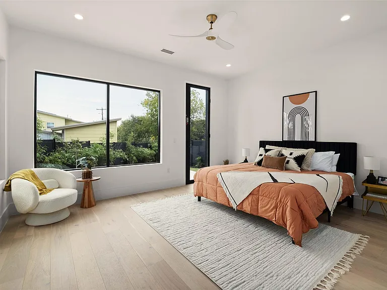 2401 Oakhaven Cir — Photo 32