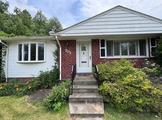 701 Robert Rd, Rockville, MD 20850
