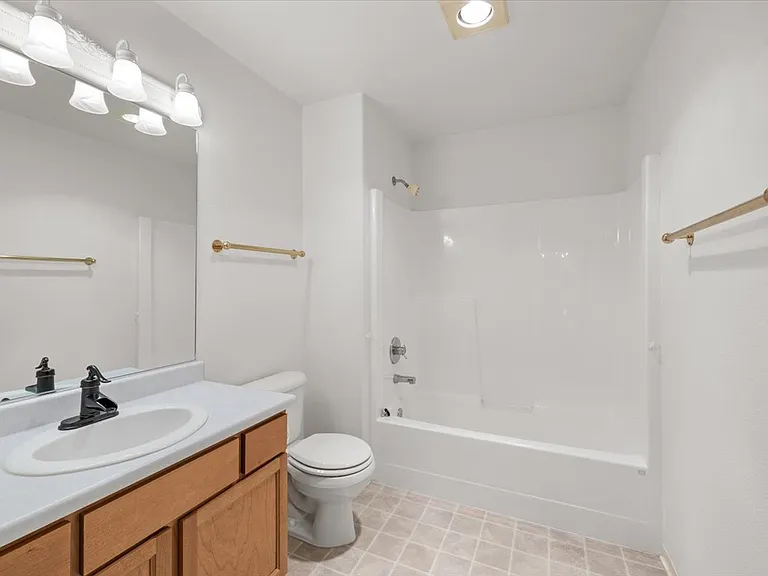 100 Jackson Creek Dr — Photo 14