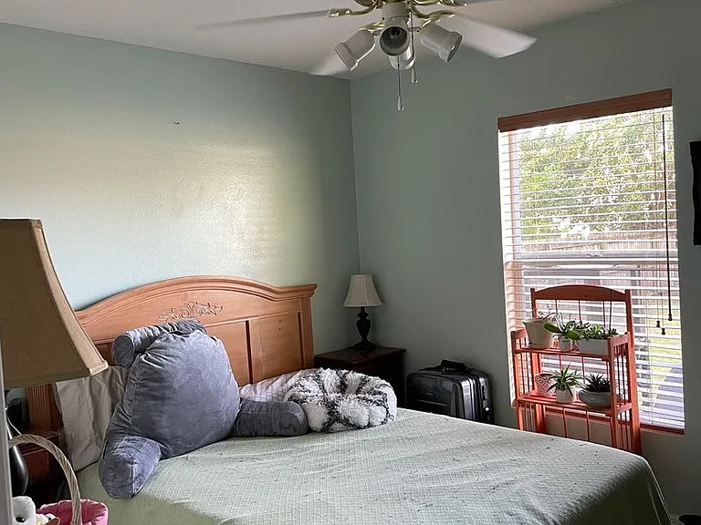 1034 Glencove Ave NW — Photo 7
