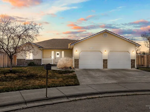 215 NE Rosa Ct, Mountain Home, ID 83647