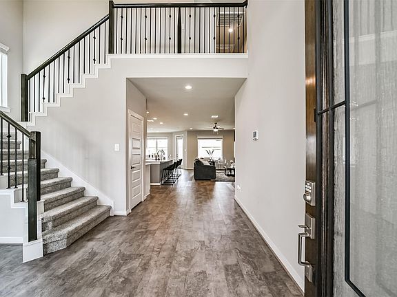 3rd image of 29510 Red Rocks Park Dr