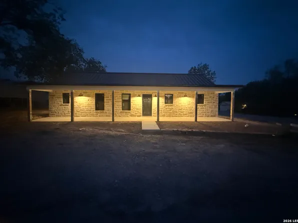 902 CEDAR ST, Bandera, TX 78003