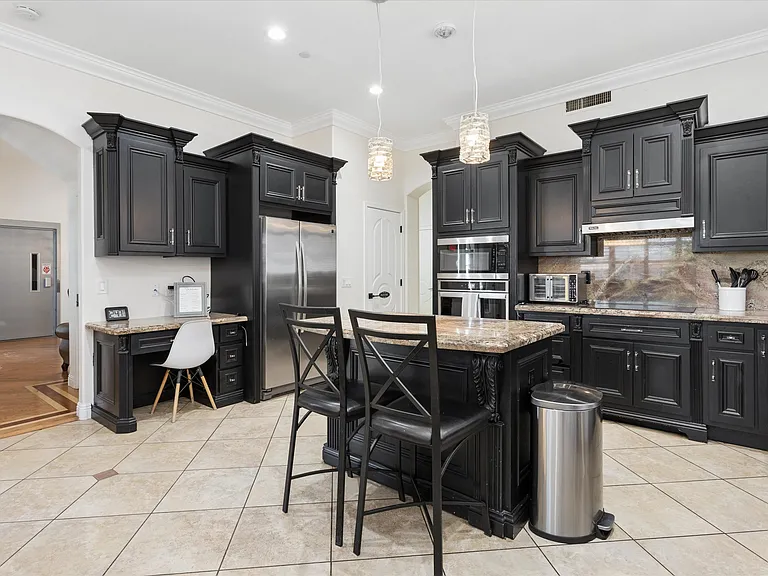 21428 N 55th Ave — Photo 2