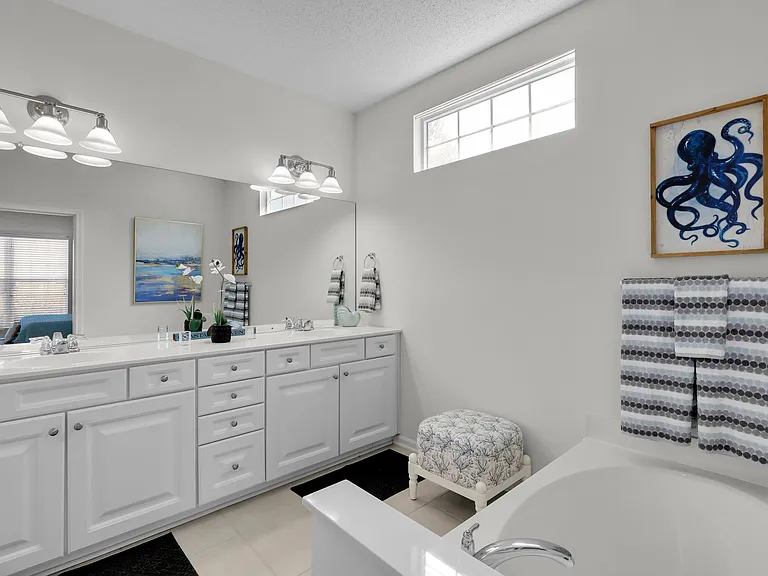 primary bath with soaking tub