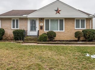 8901 Outlook Dr, Brooklyn, OH