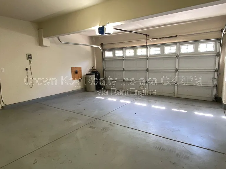 1030 Eastlake Cir — Photo 38