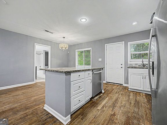 3rd image of 2146 Nelms Dr SW
