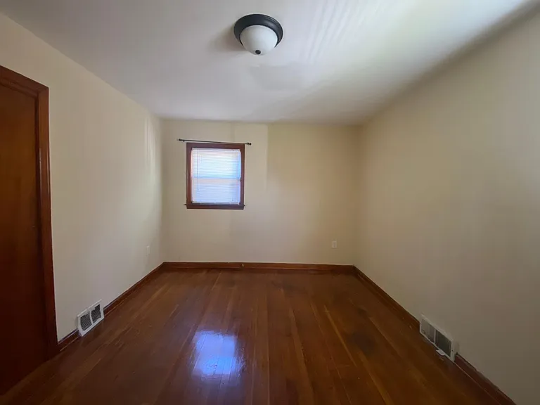 18 Townsend Ave — Photo 2