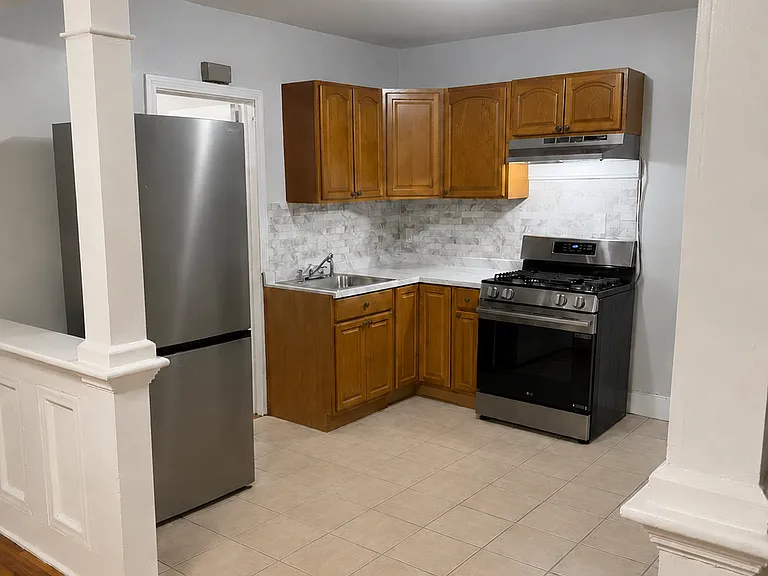 18 Coyle Ave #3F — Photo 2