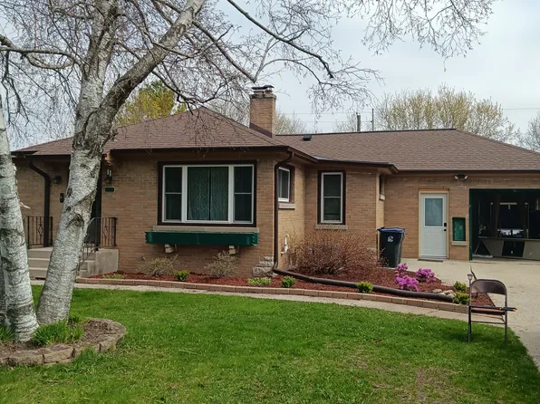 610 Leavens Ave, Sheboygan Falls, WI 53085