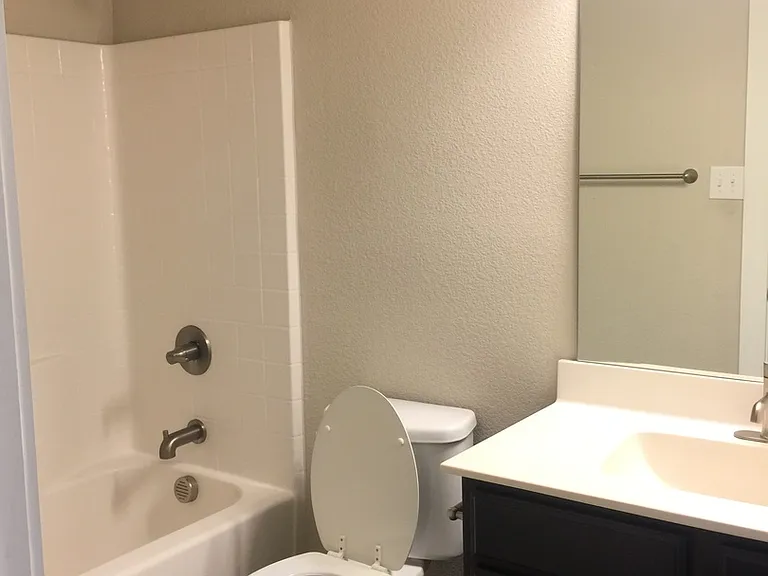 914 Chaparral Trl — Photo 9