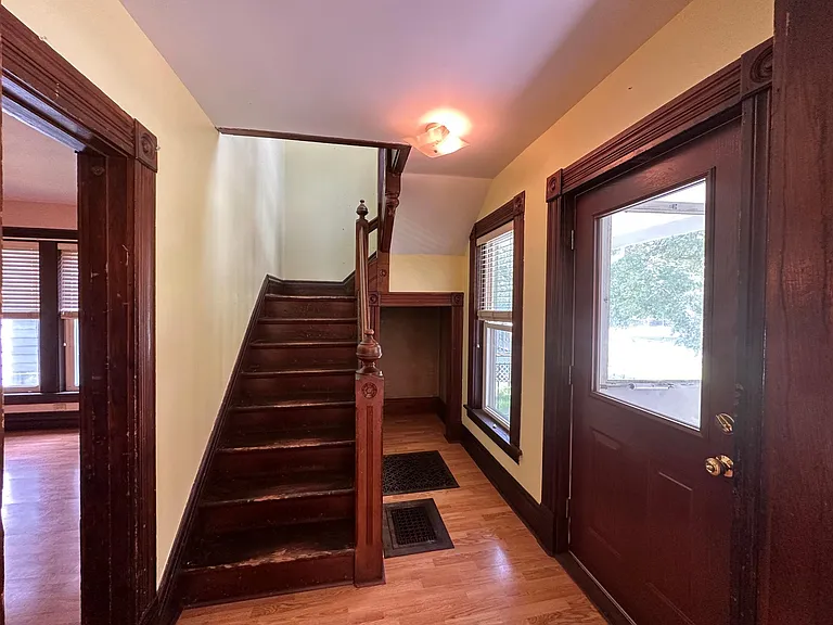 4 Pleasant St — Photo 6