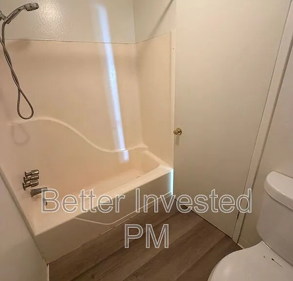 304 Cooper Ln #D — Photo 11