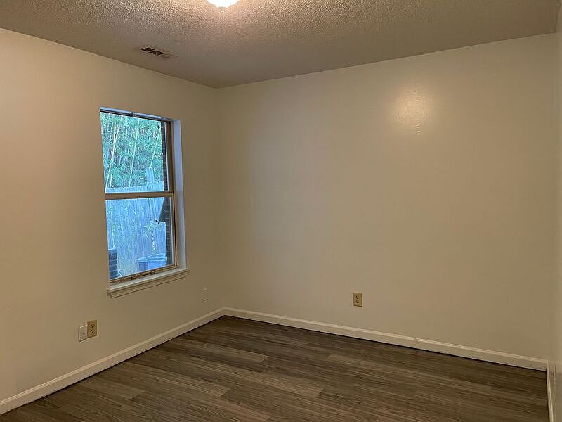 2nd image of 1917 Tischer Rd Unit A