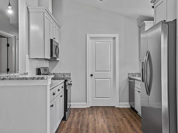 5th image of 53 Nelson Rd