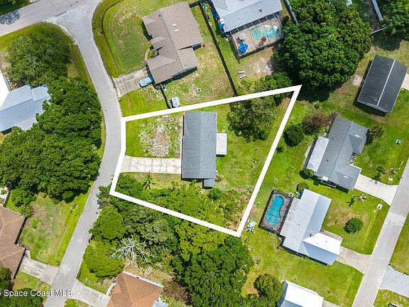 2nd image of 986 Jettie St NE