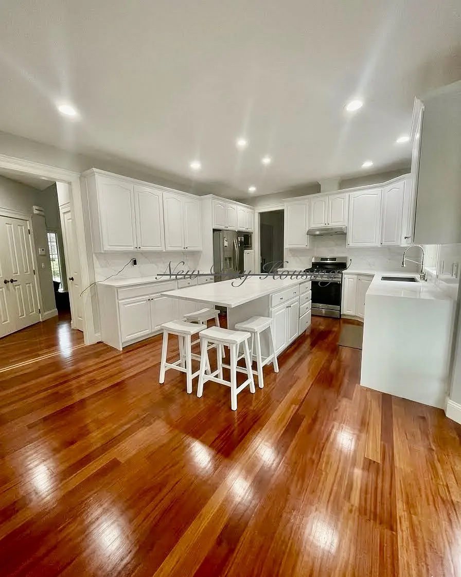 4 bed, 2.5 bath, 2747 sqft, $3,449 — Photo 4