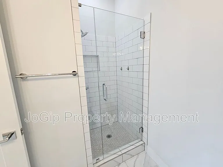 2620 Valley View Ln #102 — Photo 7