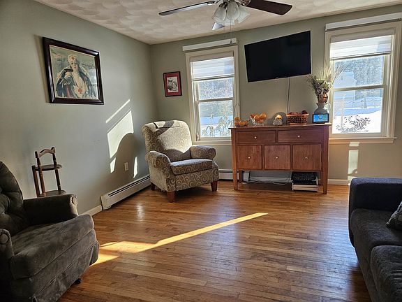 4th image of 7 Chapman Way