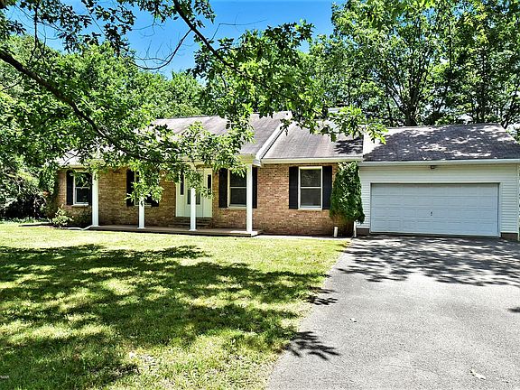 4th image of 71 Mountain Dr