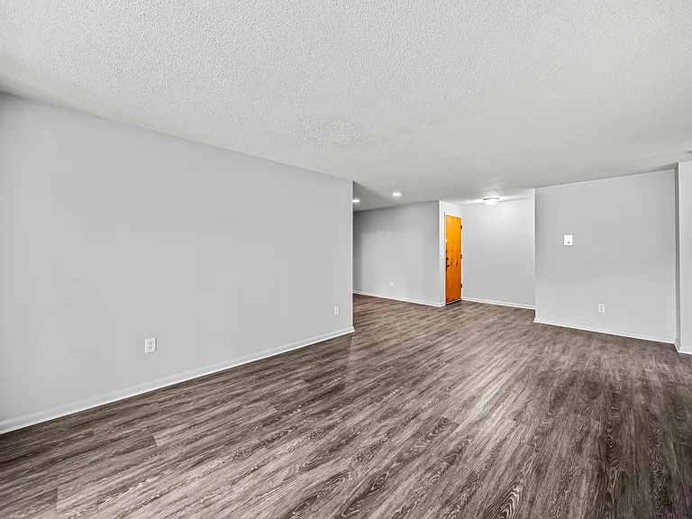 Heatherstone Apartments — Photo 44