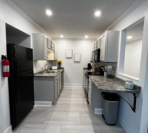 3rd image of 625 Penny Ln