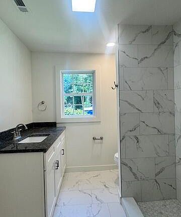 5th image of 214 Corina St