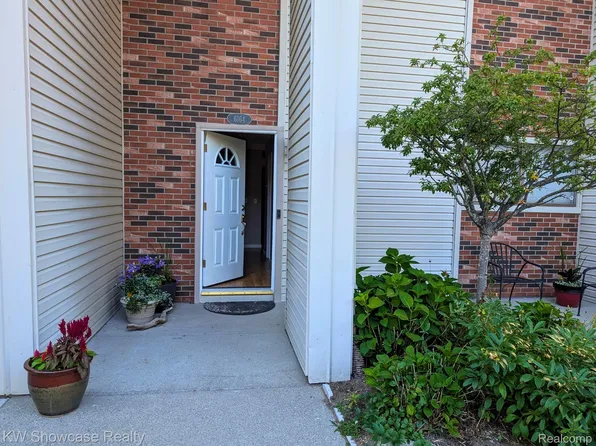 6164 Palomino Ct Building 1, West Bloomfield, MI 48322