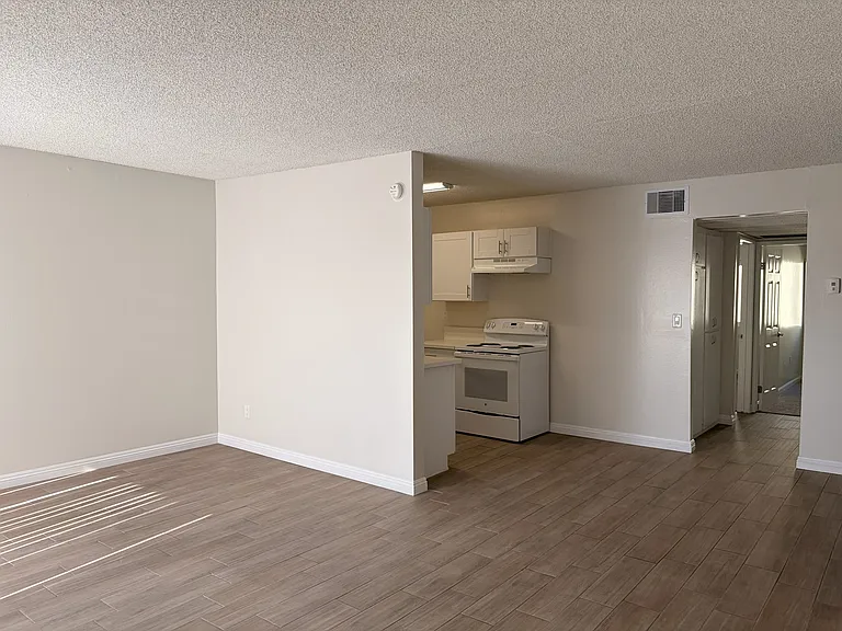 630 N Howard Ave #1 — Photo 3