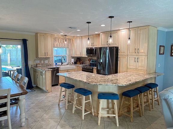5th image of 337 SW Riverway Blvd