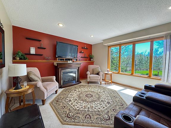 3rd image of 2216 Ridgewood Dr