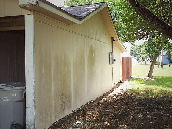 3rd image of 705 W Washington Ave