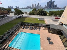 111 Riverside Dr E